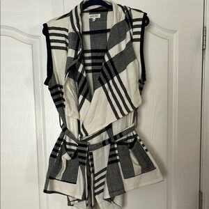 Black and White Plaid Sleeveless Vest